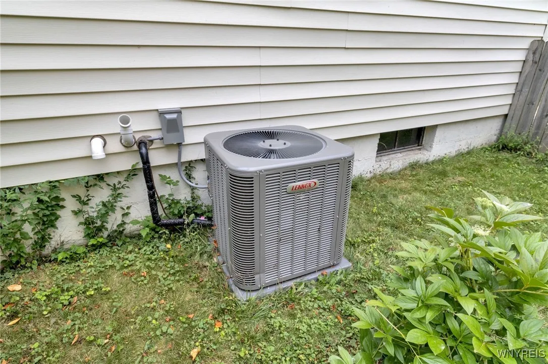 664 69th Street, Niagara Falls, New York 14304, Niagara Falls, New York 14304, 3 Bedrooms Bedrooms, 5 Rooms Rooms,1 BathroomBathrooms,Residential,Closed,664 69th Street, Niagara Falls, New York 14304,0,B1630388