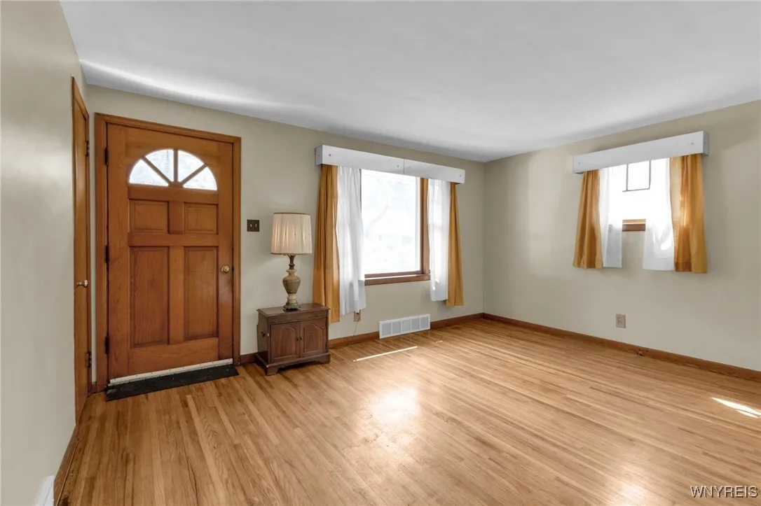 664 69th Street, Niagara Falls, New York 14304, Niagara Falls, New York 14304, 3 Bedrooms Bedrooms, 5 Rooms Rooms,1 BathroomBathrooms,Residential,Closed,664 69th Street, Niagara Falls, New York 14304,0,B1630388