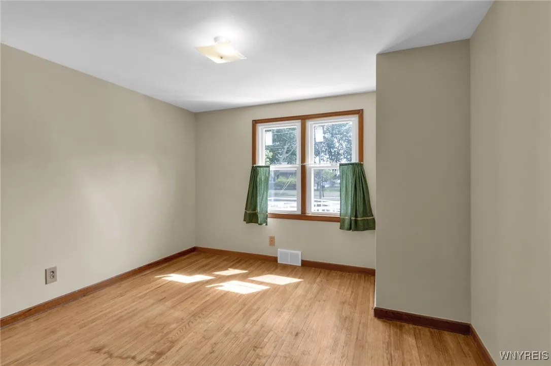 664 69th Street, Niagara Falls, New York 14304, Niagara Falls, New York 14304, 3 Bedrooms Bedrooms, 5 Rooms Rooms,1 BathroomBathrooms,Residential,Closed,664 69th Street, Niagara Falls, New York 14304,0,B1630388