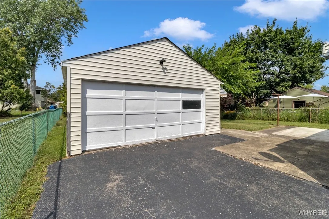 664 69th Street, Niagara Falls, New York 14304, Niagara Falls, New York 14304, 3 Bedrooms Bedrooms, 5 Rooms Rooms,1 BathroomBathrooms,Residential,Closed,664 69th Street, Niagara Falls, New York 14304,0,B1630388