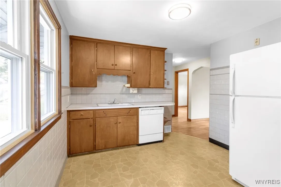 664 69th Street, Niagara Falls, New York 14304, Niagara Falls, New York 14304, 3 Bedrooms Bedrooms, 5 Rooms Rooms,1 BathroomBathrooms,Residential,Closed,664 69th Street, Niagara Falls, New York 14304,0,B1630388