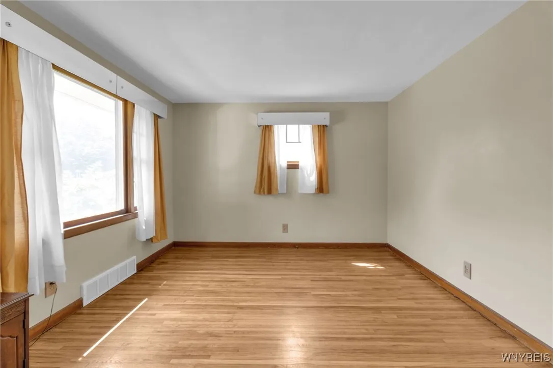 664 69th Street, Niagara Falls, New York 14304, Niagara Falls, New York 14304, 3 Bedrooms Bedrooms, 5 Rooms Rooms,1 BathroomBathrooms,Residential,Closed,664 69th Street, Niagara Falls, New York 14304,0,B1630388