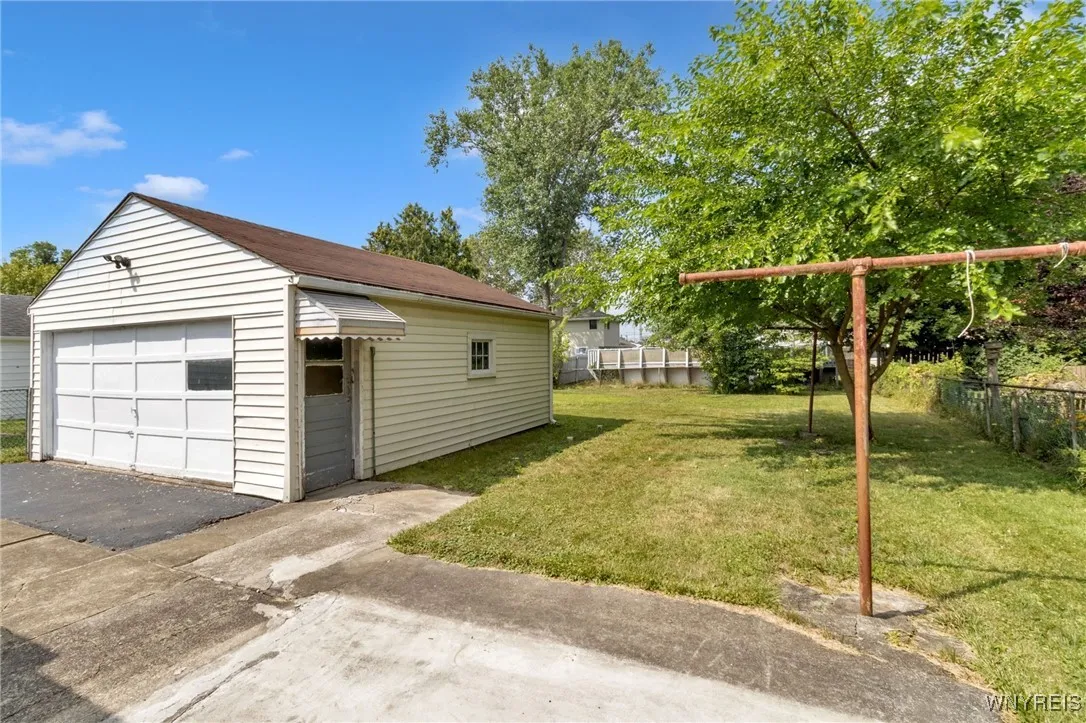 664 69th Street, Niagara Falls, New York 14304, Niagara Falls, New York 14304, 3 Bedrooms Bedrooms, 5 Rooms Rooms,1 BathroomBathrooms,Residential,Closed,664 69th Street, Niagara Falls, New York 14304,0,B1630388