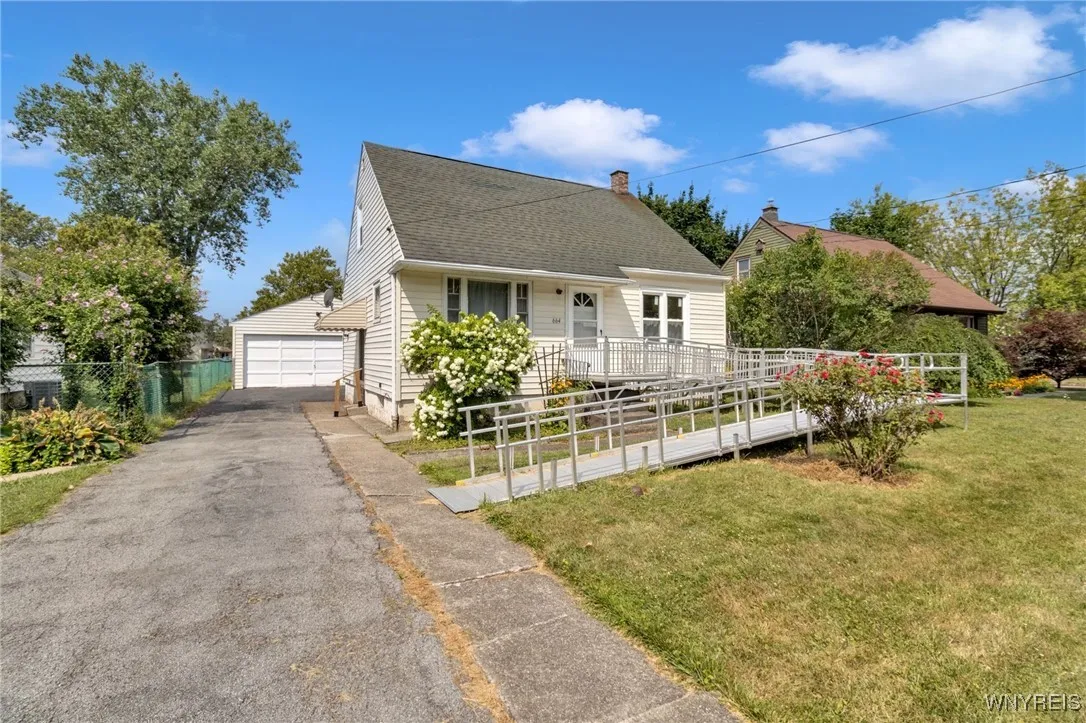 664 69th Street, Niagara Falls, New York 14304, Niagara Falls, New York 14304, 3 Bedrooms Bedrooms, 5 Rooms Rooms,1 BathroomBathrooms,Residential,Closed,664 69th Street, Niagara Falls, New York 14304,0,B1630388