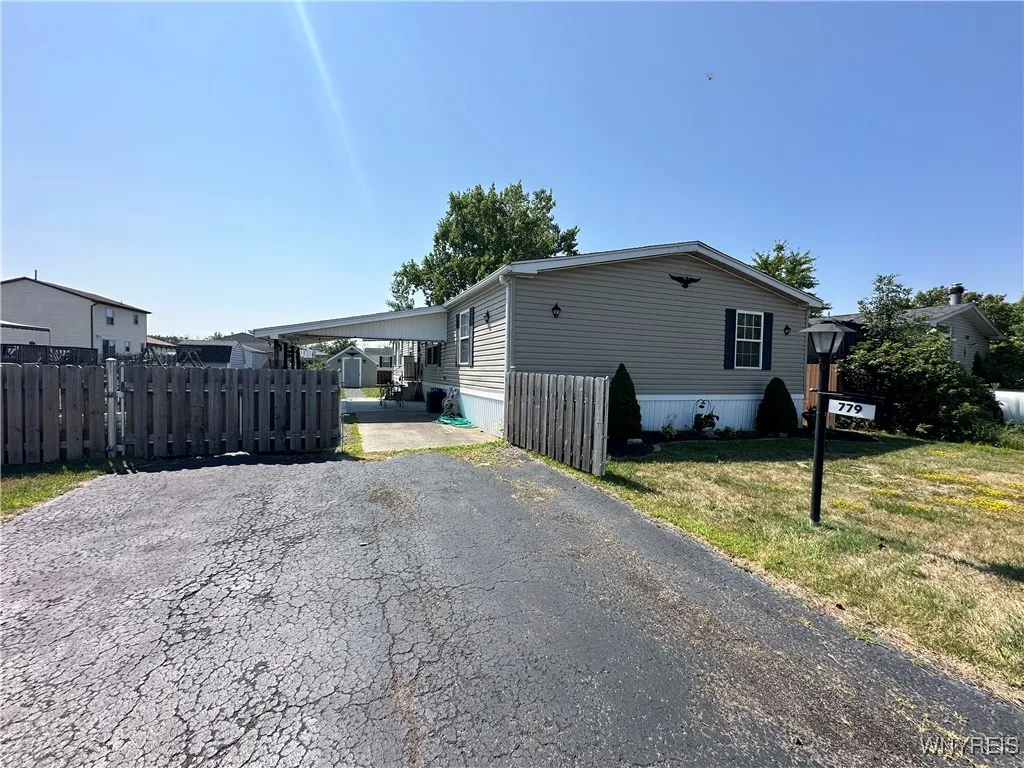 779 Fernwood Drive, Lockport Town, New York 14094, Lockport Town, New York 14094, 3 Bedrooms Bedrooms, 6 Rooms Rooms,2 BathroomsBathrooms,Residential,Closed,779 Fernwood Drive, Lockport Town, New York 14094,0,B1630940