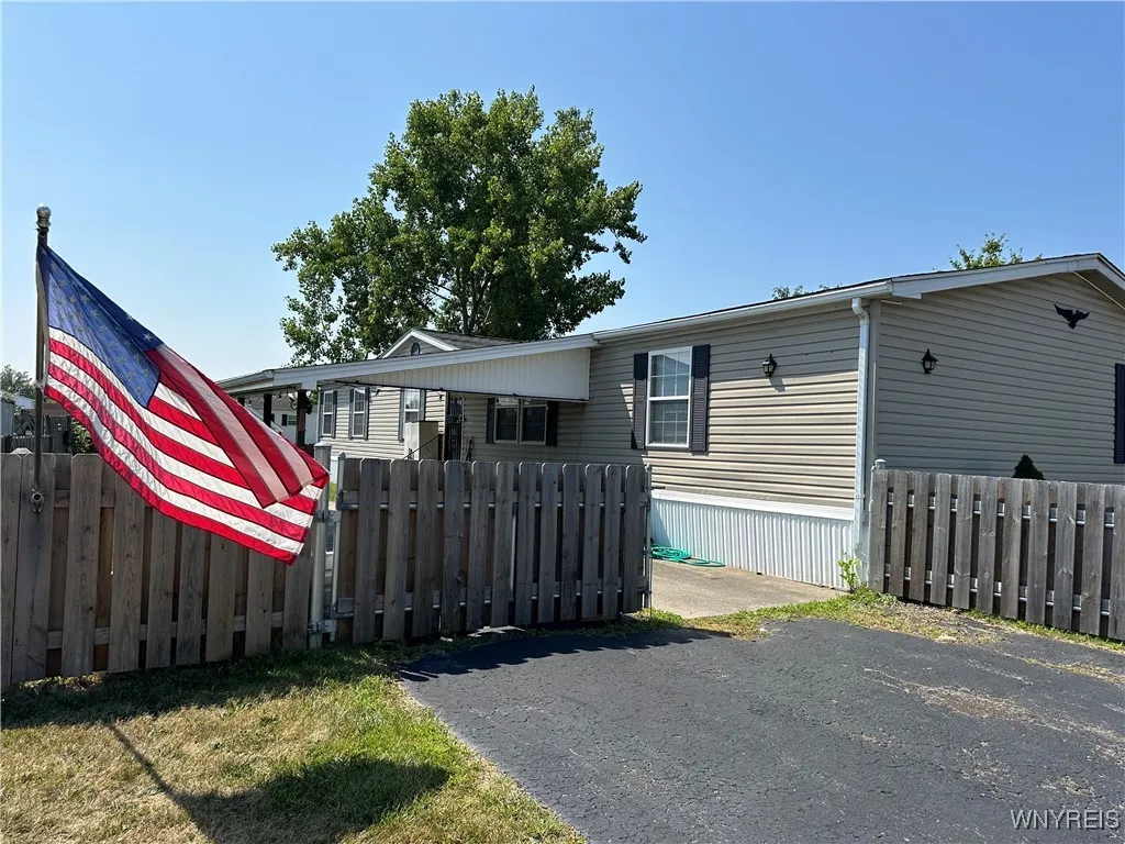 779 Fernwood Drive, Lockport Town, New York 14094, Lockport Town, New York 14094, 3 Bedrooms Bedrooms, 6 Rooms Rooms,2 BathroomsBathrooms,Residential,Closed,779 Fernwood Drive, Lockport Town, New York 14094,0,B1630940