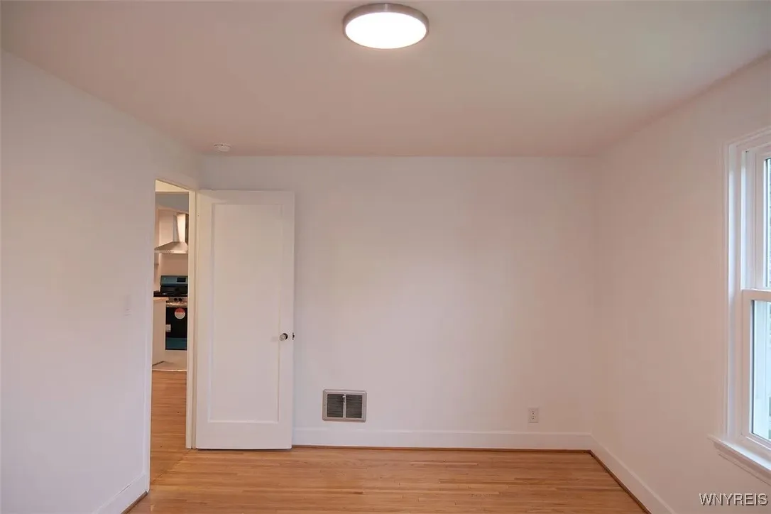 28 Campbell Avenue Upper, Buffalo, New York 14216, Buffalo, New York 14216, 2 Bedrooms Bedrooms, 6 Rooms Rooms,1 BathroomBathrooms,Residential Lease,For Rent,28 Campbell Avenue Upper, Buffalo, New York 14216,B1631074