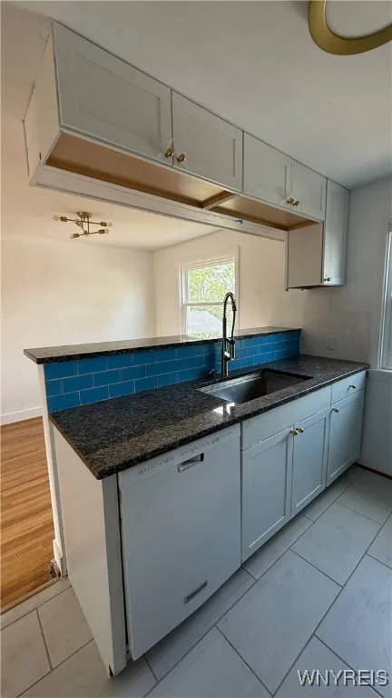 28 Campbell Avenue Upper, Buffalo, New York 14216, Buffalo, New York 14216, 2 Bedrooms Bedrooms, 6 Rooms Rooms,1 BathroomBathrooms,Residential Lease,For Rent,28 Campbell Avenue Upper, Buffalo, New York 14216,B1631074