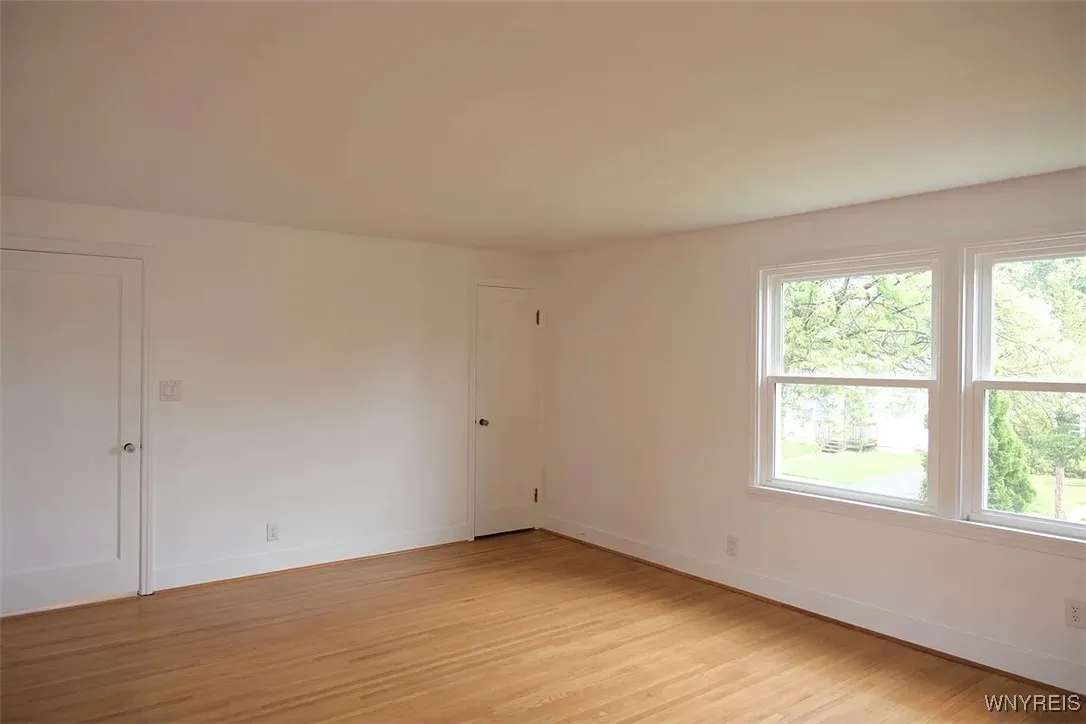 28 Campbell Avenue Upper, Buffalo, New York 14216, Buffalo, New York 14216, 2 Bedrooms Bedrooms, 6 Rooms Rooms,1 BathroomBathrooms,Residential Lease,For Rent,28 Campbell Avenue Upper, Buffalo, New York 14216,B1631074
