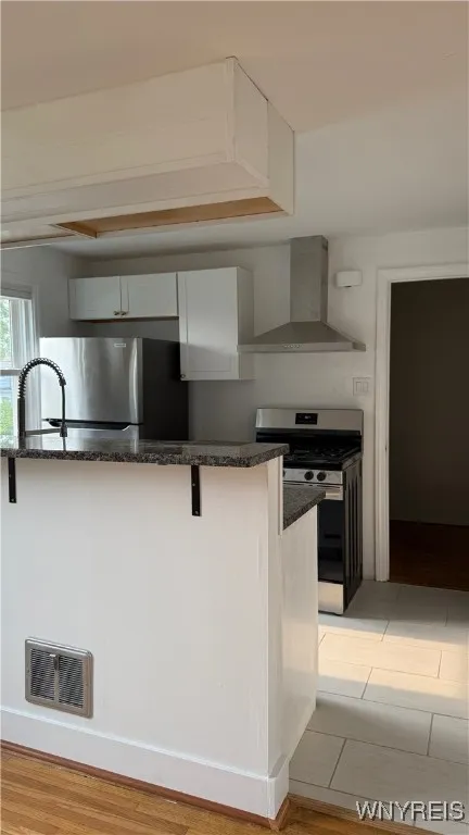 28 Campbell Avenue Upper, Buffalo, New York 14216, Buffalo, New York 14216, 2 Bedrooms Bedrooms, 6 Rooms Rooms,1 BathroomBathrooms,Residential Lease,For Rent,28 Campbell Avenue Upper, Buffalo, New York 14216,B1631074