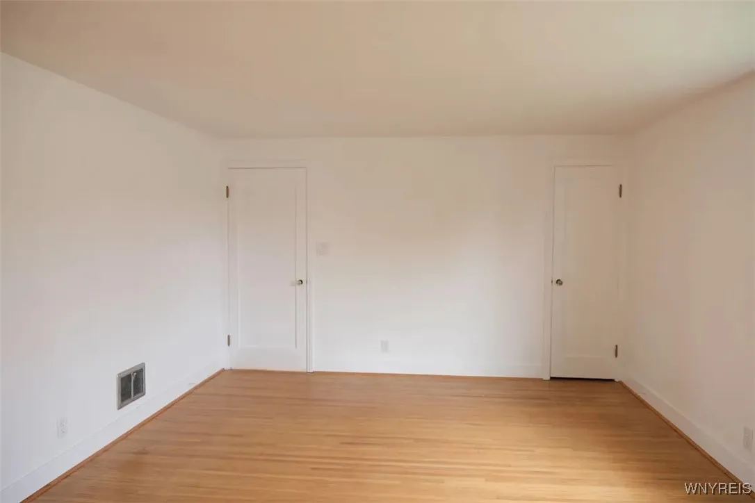 28 Campbell Avenue Upper, Buffalo, New York 14216, Buffalo, New York 14216, 2 Bedrooms Bedrooms, 6 Rooms Rooms,1 BathroomBathrooms,Residential Lease,For Rent,28 Campbell Avenue Upper, Buffalo, New York 14216,B1631074