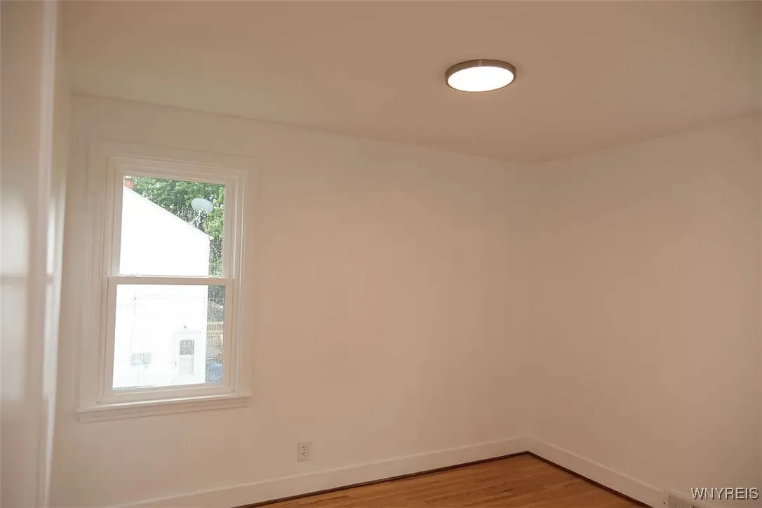 28 Campbell Avenue Upper, Buffalo, New York 14216, Buffalo, New York 14216, 2 Bedrooms Bedrooms, 6 Rooms Rooms,1 BathroomBathrooms,Residential Lease,For Rent,28 Campbell Avenue Upper, Buffalo, New York 14216,B1631074