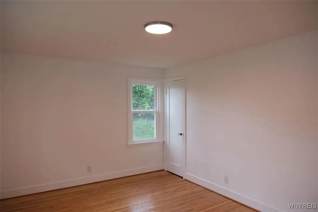28 Campbell Avenue Upper, Buffalo, New York 14216, Buffalo, New York 14216, 2 Bedrooms Bedrooms, 6 Rooms Rooms,1 BathroomBathrooms,Residential Lease,For Rent,28 Campbell Avenue Upper, Buffalo, New York 14216,B1631074