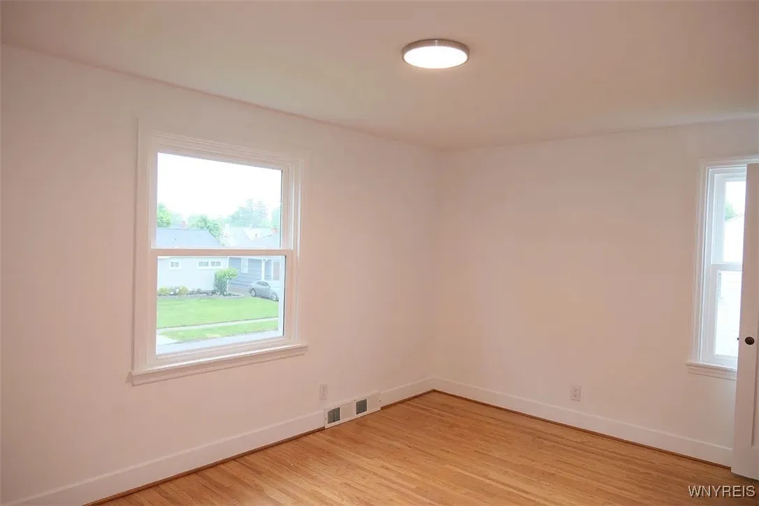 28 Campbell Avenue Upper, Buffalo, New York 14216, Buffalo, New York 14216, 2 Bedrooms Bedrooms, 6 Rooms Rooms,1 BathroomBathrooms,Residential Lease,For Rent,28 Campbell Avenue Upper, Buffalo, New York 14216,B1631074