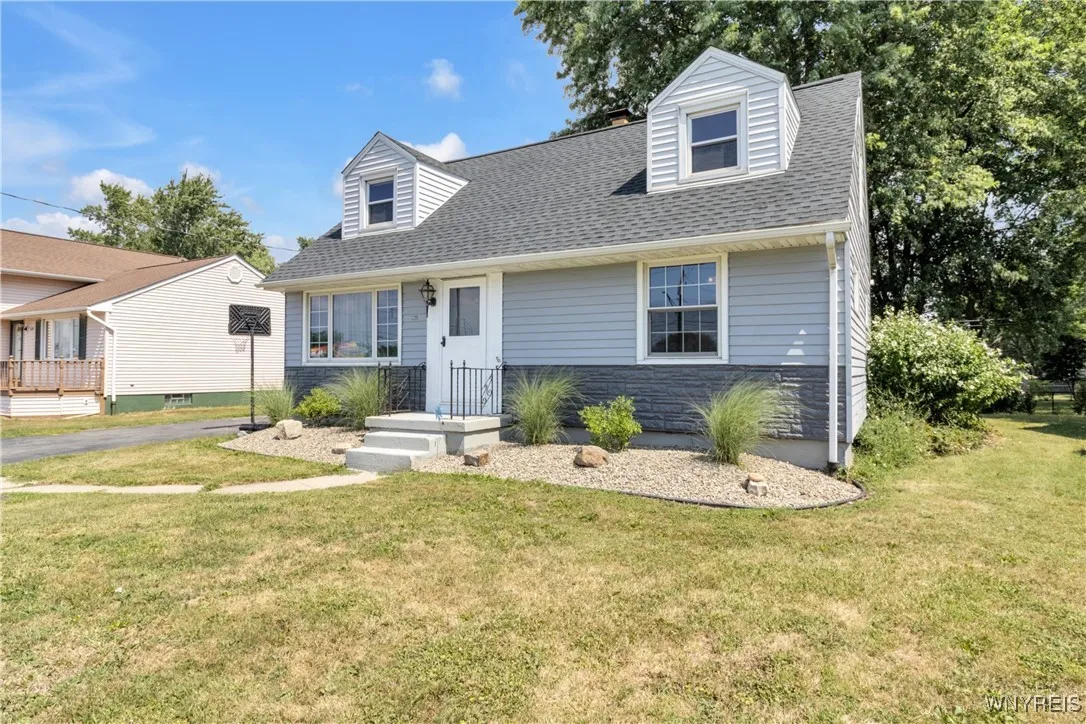 3295 Mckinley Parkway, Hamburg, New York 14219, Hamburg, New York 14219, 3 Bedrooms Bedrooms, 7 Rooms Rooms,1 BathroomBathrooms,Residential,For Sale,3295 Mckinley Parkway, Hamburg, New York 14219,B1631034