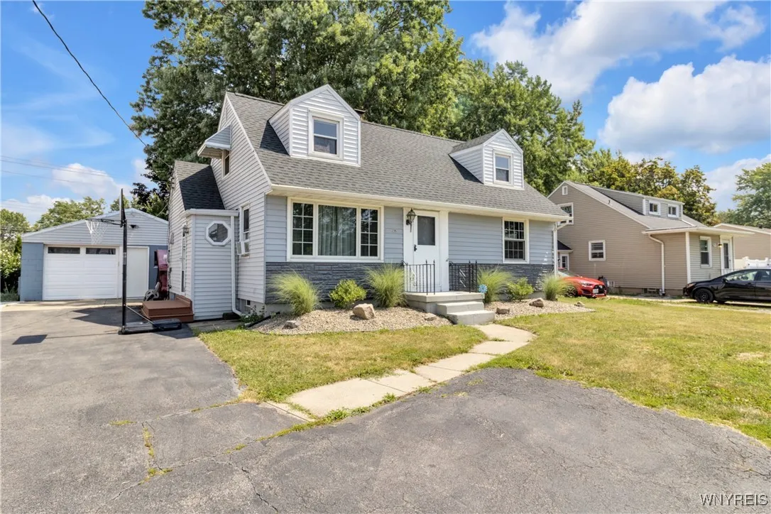 3295 Mckinley Parkway, Hamburg, New York 14219, Hamburg, New York 14219, 3 Bedrooms Bedrooms, 7 Rooms Rooms,1 BathroomBathrooms,Residential,For Sale,3295 Mckinley Parkway, Hamburg, New York 14219,B1631034