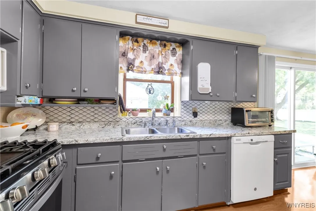 3295 Mckinley Parkway, Hamburg, New York 14219, Hamburg, New York 14219, 3 Bedrooms Bedrooms, 7 Rooms Rooms,1 BathroomBathrooms,Residential,For Sale,3295 Mckinley Parkway, Hamburg, New York 14219,B1631034