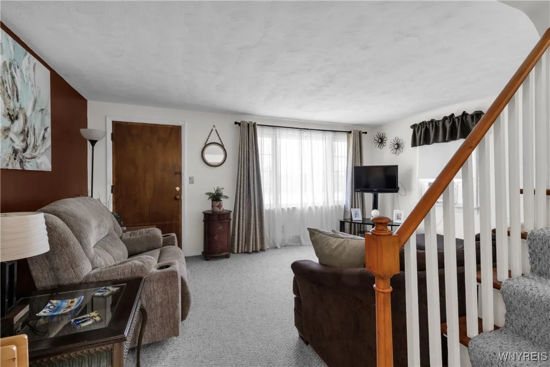 3295 Mckinley Parkway, Hamburg, New York 14219, Hamburg, New York 14219, 3 Bedrooms Bedrooms, 7 Rooms Rooms,1 BathroomBathrooms,Residential,For Sale,3295 Mckinley Parkway, Hamburg, New York 14219,B1631034