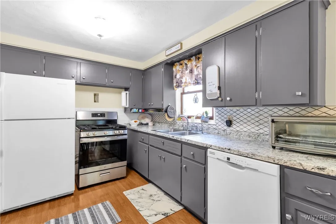3295 Mckinley Parkway, Hamburg, New York 14219, Hamburg, New York 14219, 3 Bedrooms Bedrooms, 7 Rooms Rooms,1 BathroomBathrooms,Residential,For Sale,3295 Mckinley Parkway, Hamburg, New York 14219,B1631034