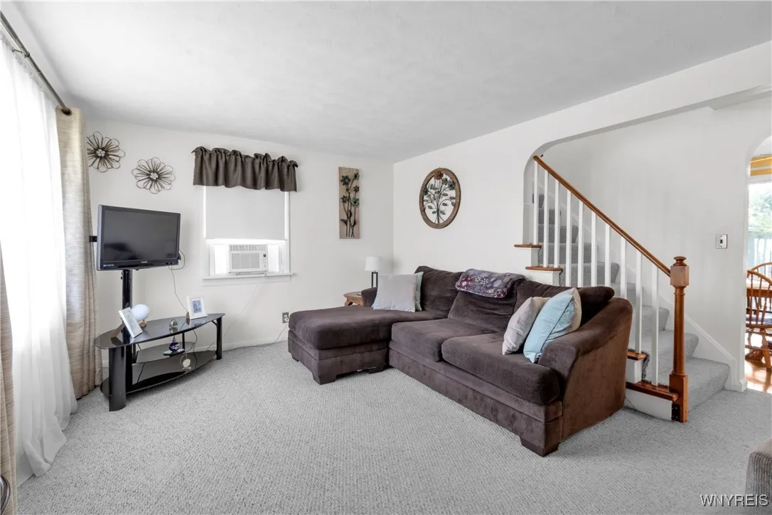 3295 Mckinley Parkway, Hamburg, New York 14219, Hamburg, New York 14219, 3 Bedrooms Bedrooms, 7 Rooms Rooms,1 BathroomBathrooms,Residential,For Sale,3295 Mckinley Parkway, Hamburg, New York 14219,B1631034