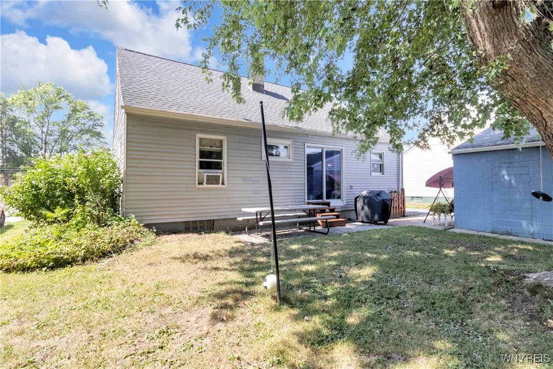 3295 Mckinley Parkway, Hamburg, New York 14219, Hamburg, New York 14219, 3 Bedrooms Bedrooms, 7 Rooms Rooms,1 BathroomBathrooms,Residential,For Sale,3295 Mckinley Parkway, Hamburg, New York 14219,B1631034