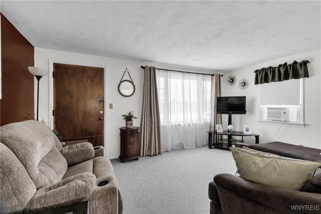 3295 Mckinley Parkway, Hamburg, New York 14219, Hamburg, New York 14219, 3 Bedrooms Bedrooms, 7 Rooms Rooms,1 BathroomBathrooms,Residential,For Sale,3295 Mckinley Parkway, Hamburg, New York 14219,B1631034