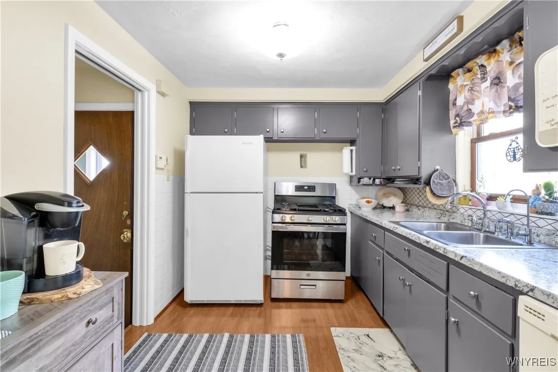 3295 Mckinley Parkway, Hamburg, New York 14219, Hamburg, New York 14219, 3 Bedrooms Bedrooms, 7 Rooms Rooms,1 BathroomBathrooms,Residential,For Sale,3295 Mckinley Parkway, Hamburg, New York 14219,B1631034