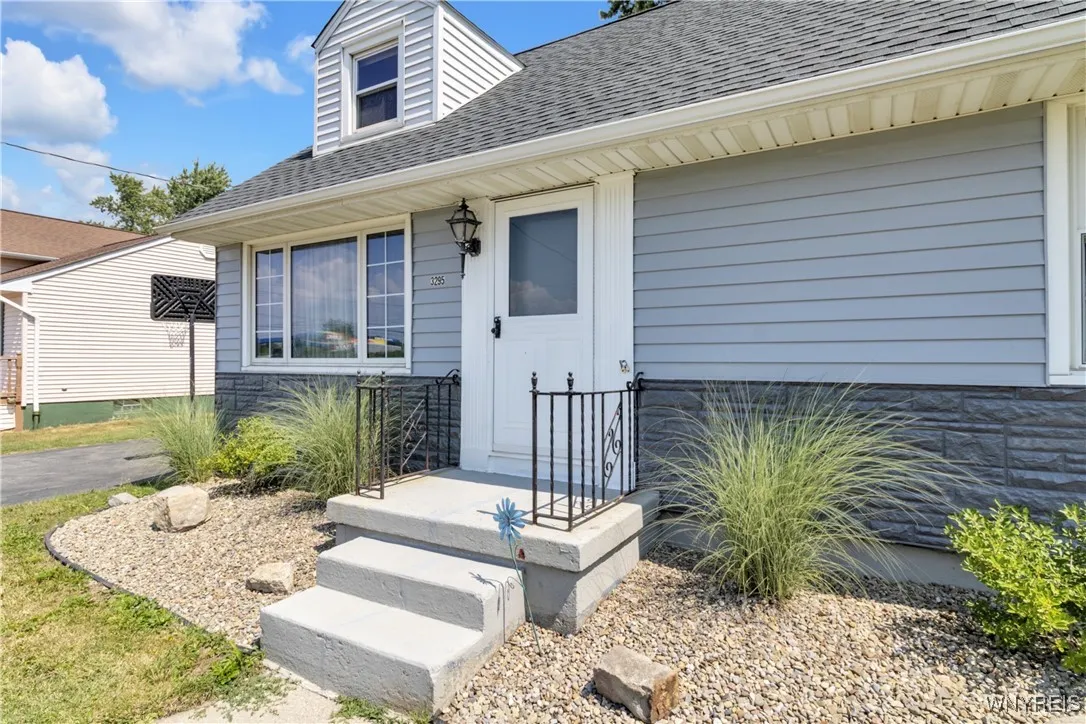 3295 Mckinley Parkway, Hamburg, New York 14219, Hamburg, New York 14219, 3 Bedrooms Bedrooms, 7 Rooms Rooms,1 BathroomBathrooms,Residential,For Sale,3295 Mckinley Parkway, Hamburg, New York 14219,B1631034
