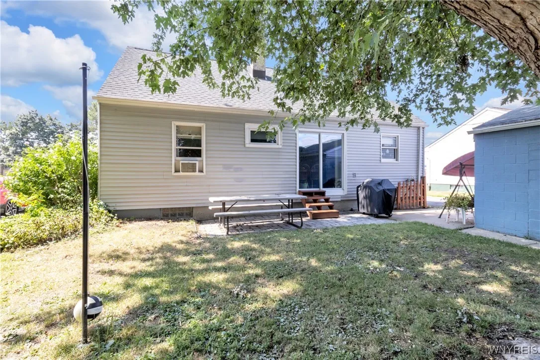 3295 Mckinley Parkway, Hamburg, New York 14219, Hamburg, New York 14219, 3 Bedrooms Bedrooms, 7 Rooms Rooms,1 BathroomBathrooms,Residential,For Sale,3295 Mckinley Parkway, Hamburg, New York 14219,B1631034
