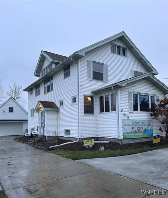 475 Potters Road Upper, West Seneca, New York 1422, West Seneca, New York 14220, 3 Bedrooms Bedrooms, 7 Rooms Rooms,1 BathroomBathrooms,Residential Lease,For Rent,475 Potters Road Upper, West Seneca, New York 1422,B1631086