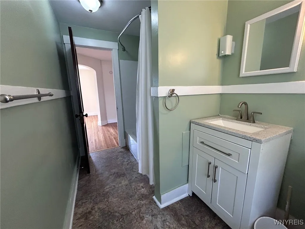 475 Potters Road Upper, West Seneca, New York 1422, West Seneca, New York 14220, 3 Bedrooms Bedrooms, 7 Rooms Rooms,1 BathroomBathrooms,Residential Lease,For Rent,475 Potters Road Upper, West Seneca, New York 1422,B1631086