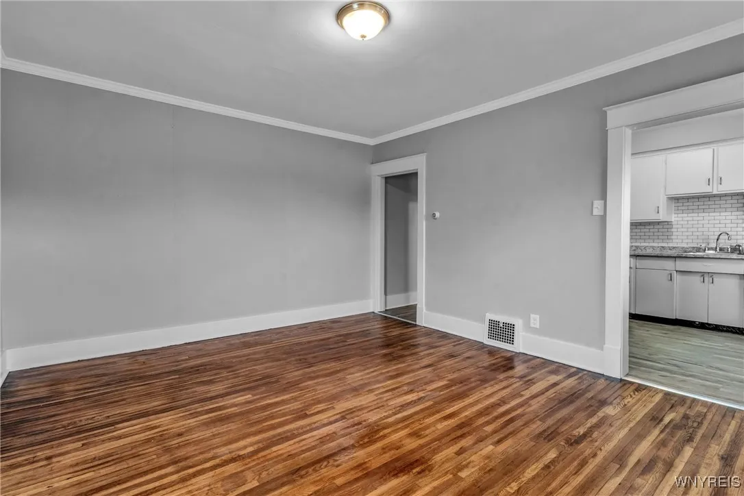 1697 UPPER APARTMENT