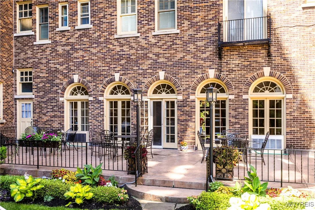 925 Delaware Avenue 8a, Buffalo, New York 14209, Buffalo, New York 14209, 2 Bedrooms Bedrooms, 5 Rooms Rooms,2 BathroomsBathrooms,Residential,For Sale,925 Delaware Avenue 8a, Buffalo, New York 14209,0,B1630823