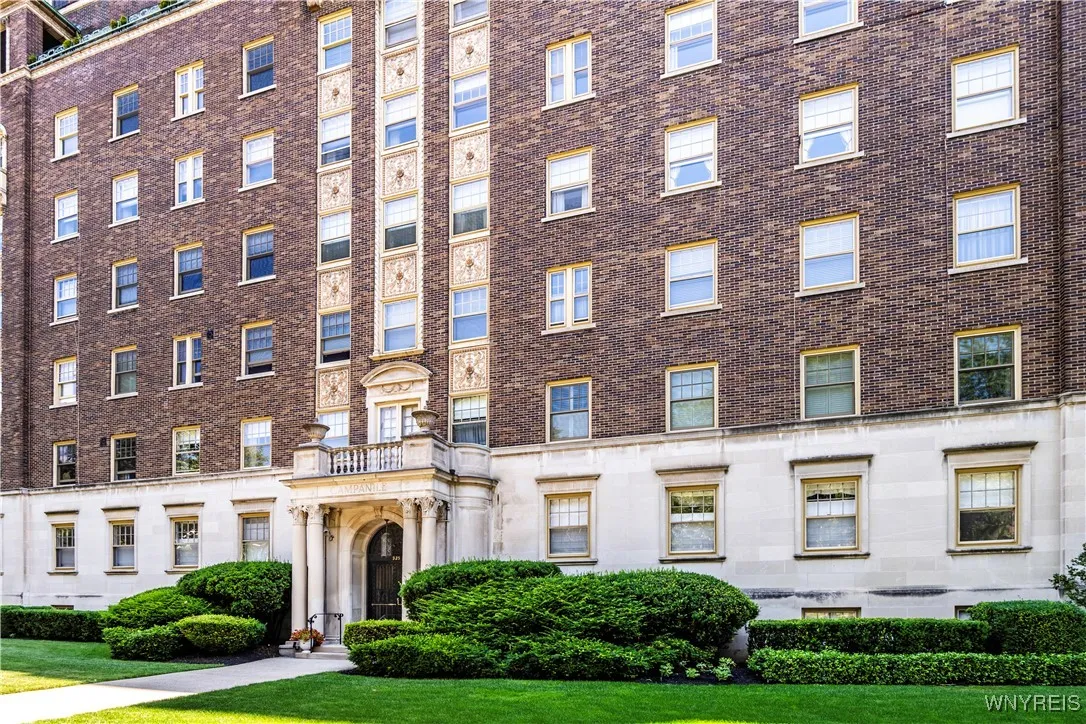 925 Delaware Avenue 8a, Buffalo, New York 14209, Buffalo, New York 14209, 2 Bedrooms Bedrooms, 5 Rooms Rooms,2 BathroomsBathrooms,Residential,For Sale,925 Delaware Avenue 8a, Buffalo, New York 14209,0,B1630823