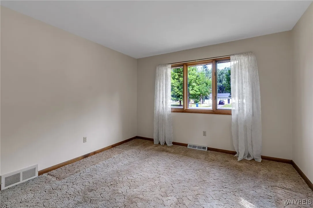 79 Schoelles Road, Amherst, New York 14228, Amherst, New York 14228, 3 Bedrooms Bedrooms, 8 Rooms Rooms,2 BathroomsBathrooms,Residential,For Sale,79 Schoelles Road, Amherst, New York 14228,0,B1631094