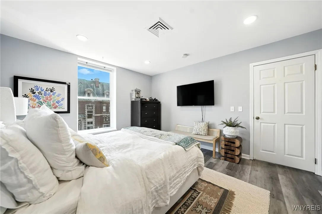 900 Delaware Avenue 302, Buffalo, New York 14209, Buffalo, New York 14209, 2 Bedrooms Bedrooms, 7 Rooms Rooms,1 BathroomBathrooms,Residential,Closed,900 Delaware Avenue 302, Buffalo, New York 14209,0,B1631117