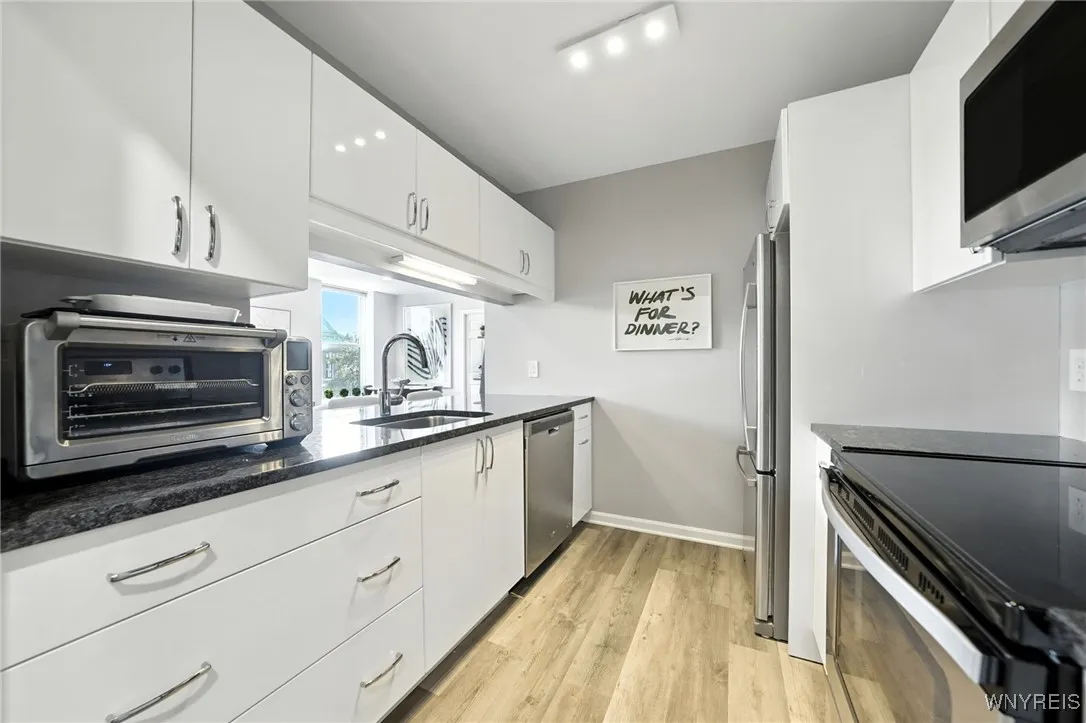 900 Delaware Avenue 302, Buffalo, New York 14209, Buffalo, New York 14209, 2 Bedrooms Bedrooms, 7 Rooms Rooms,1 BathroomBathrooms,Residential,Closed,900 Delaware Avenue 302, Buffalo, New York 14209,0,B1631117