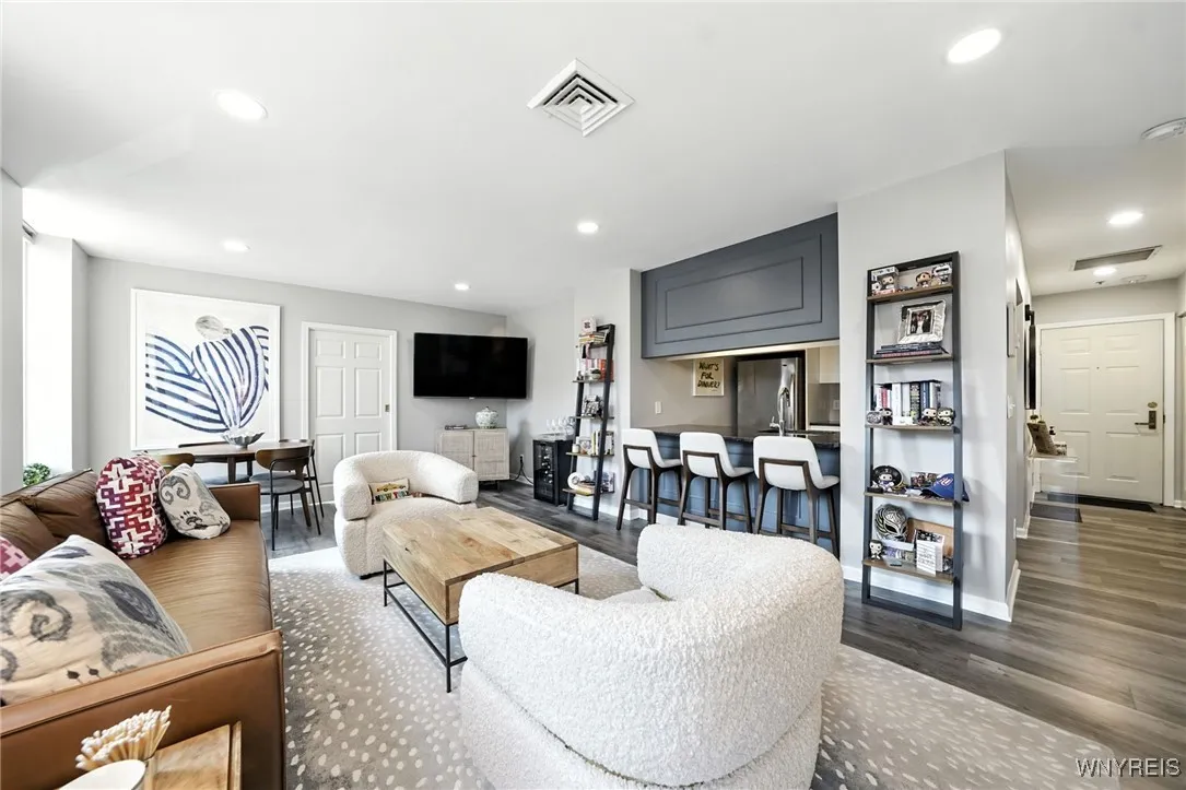 900 Delaware Avenue 302, Buffalo, New York 14209, Buffalo, New York 14209, 2 Bedrooms Bedrooms, 7 Rooms Rooms,1 BathroomBathrooms,Residential,Closed,900 Delaware Avenue 302, Buffalo, New York 14209,0,B1631117