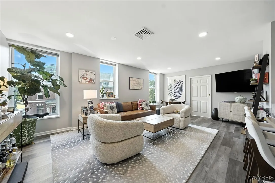 900 Delaware Avenue 302, Buffalo, New York 14209, Buffalo, New York 14209, 2 Bedrooms Bedrooms, 7 Rooms Rooms,1 BathroomBathrooms,Residential,Closed,900 Delaware Avenue 302, Buffalo, New York 14209,0,B1631117