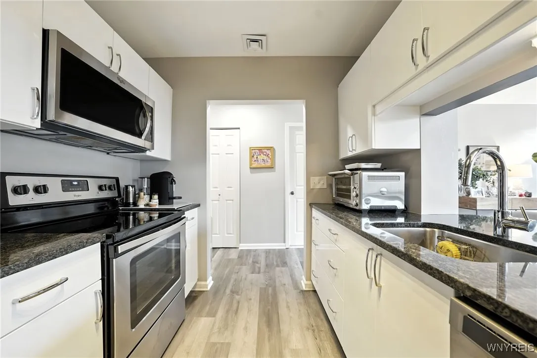 900 Delaware Avenue 302, Buffalo, New York 14209, Buffalo, New York 14209, 2 Bedrooms Bedrooms, 7 Rooms Rooms,1 BathroomBathrooms,Residential,Closed,900 Delaware Avenue 302, Buffalo, New York 14209,0,B1631117