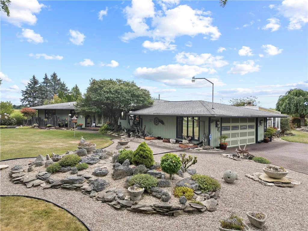 137 Armstrong Road, Wheatland, New York 14546, Wheatland, New York 14546, 3 Bedrooms Bedrooms, 11 Rooms Rooms,2 BathroomsBathrooms,Residential,Closed,137 Armstrong Road, Wheatland, New York 14546,0,R1630869