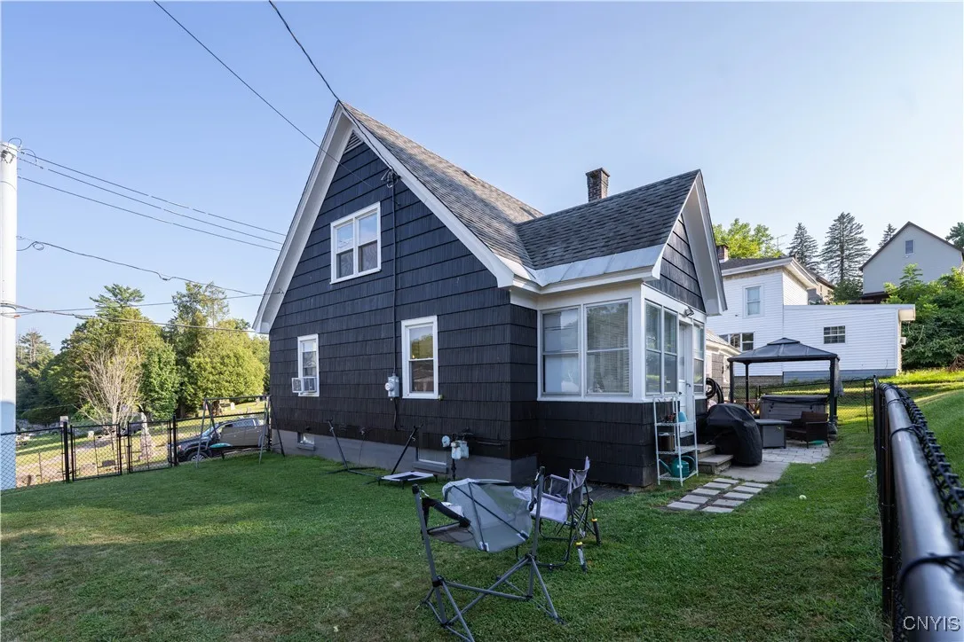 104 Arthur Street, Little Falls City, New York 133, Little Falls City, New York 13365, 4 Bedrooms Bedrooms, 10 Rooms Rooms,1 BathroomBathrooms,Residential,Closed,104 Arthur Street, Little Falls City, New York 133,0,S1631111