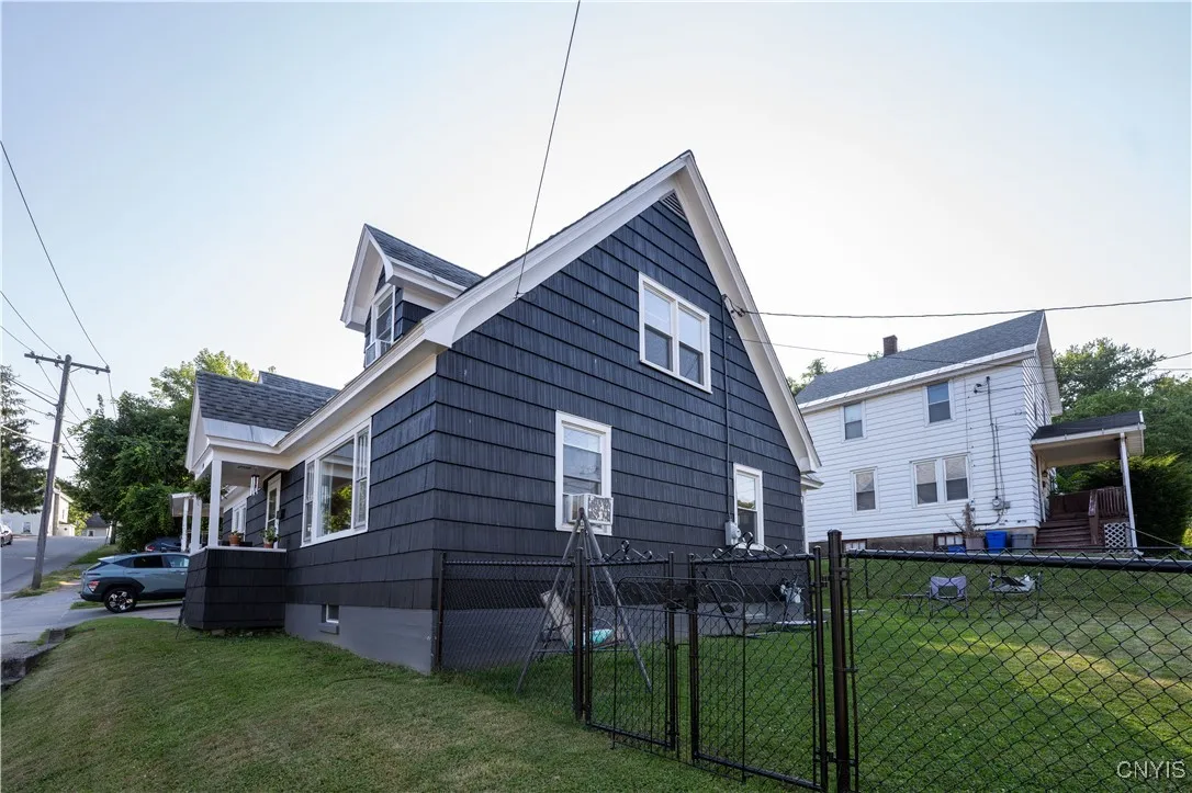 104 Arthur Street, Little Falls City, New York 133, Little Falls City, New York 13365, 4 Bedrooms Bedrooms, 10 Rooms Rooms,1 BathroomBathrooms,Residential,Closed,104 Arthur Street, Little Falls City, New York 133,0,S1631111