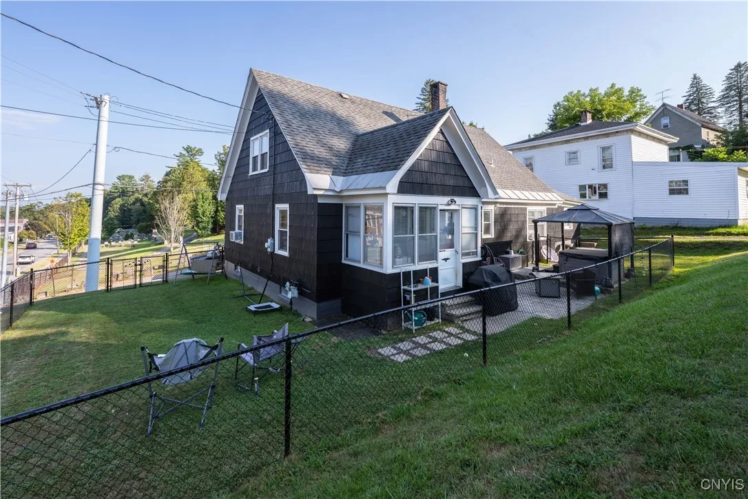 104 Arthur Street, Little Falls City, New York 133, Little Falls City, New York 13365, 4 Bedrooms Bedrooms, 10 Rooms Rooms,1 BathroomBathrooms,Residential,Closed,104 Arthur Street, Little Falls City, New York 133,0,S1631111