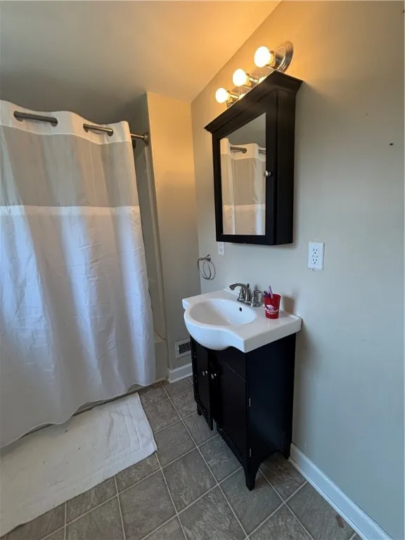 38 Dayton Street, Auburn, New York 13021, Auburn, New York 13021, 3 Bedrooms Bedrooms, 6 Rooms Rooms,1 BathroomBathrooms,Residential,Closed,38 Dayton Street, Auburn, New York 13021,0,R1631108