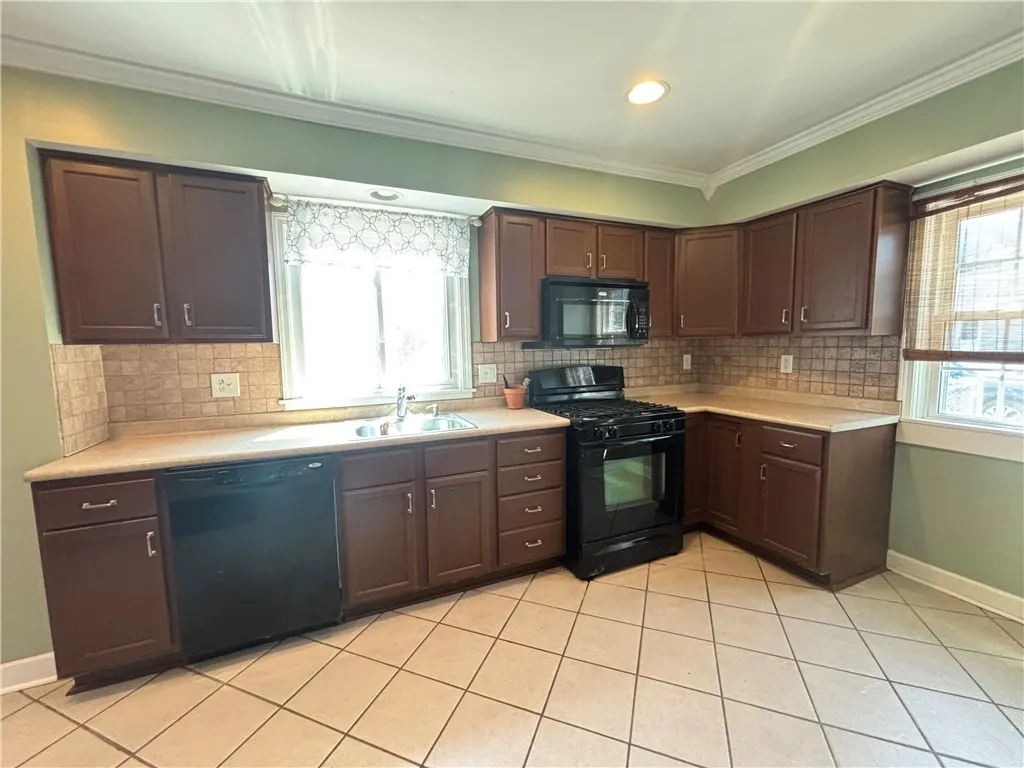 38 Dayton Street, Auburn, New York 13021, Auburn, New York 13021, 3 Bedrooms Bedrooms, 6 Rooms Rooms,1 BathroomBathrooms,Residential,Closed,38 Dayton Street, Auburn, New York 13021,0,R1631108