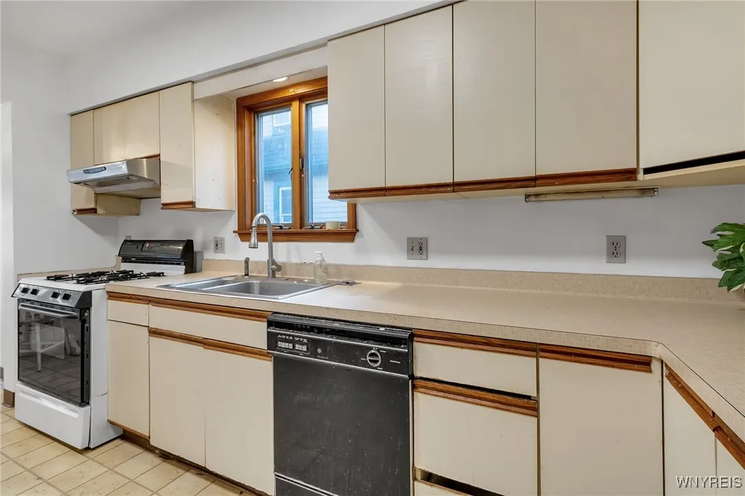 106 Lasalle Avenue, Buffalo, New York 14214, Buffalo, New York 14214, 4 Bedrooms Bedrooms, 5 Rooms Rooms,1 BathroomBathrooms,Residential,Closed,106 Lasalle Avenue, Buffalo, New York 14214,0,B1630846
