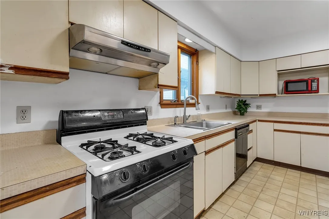 106 Lasalle Avenue, Buffalo, New York 14214, Buffalo, New York 14214, 4 Bedrooms Bedrooms, 5 Rooms Rooms,1 BathroomBathrooms,Residential,Closed,106 Lasalle Avenue, Buffalo, New York 14214,0,B1630846