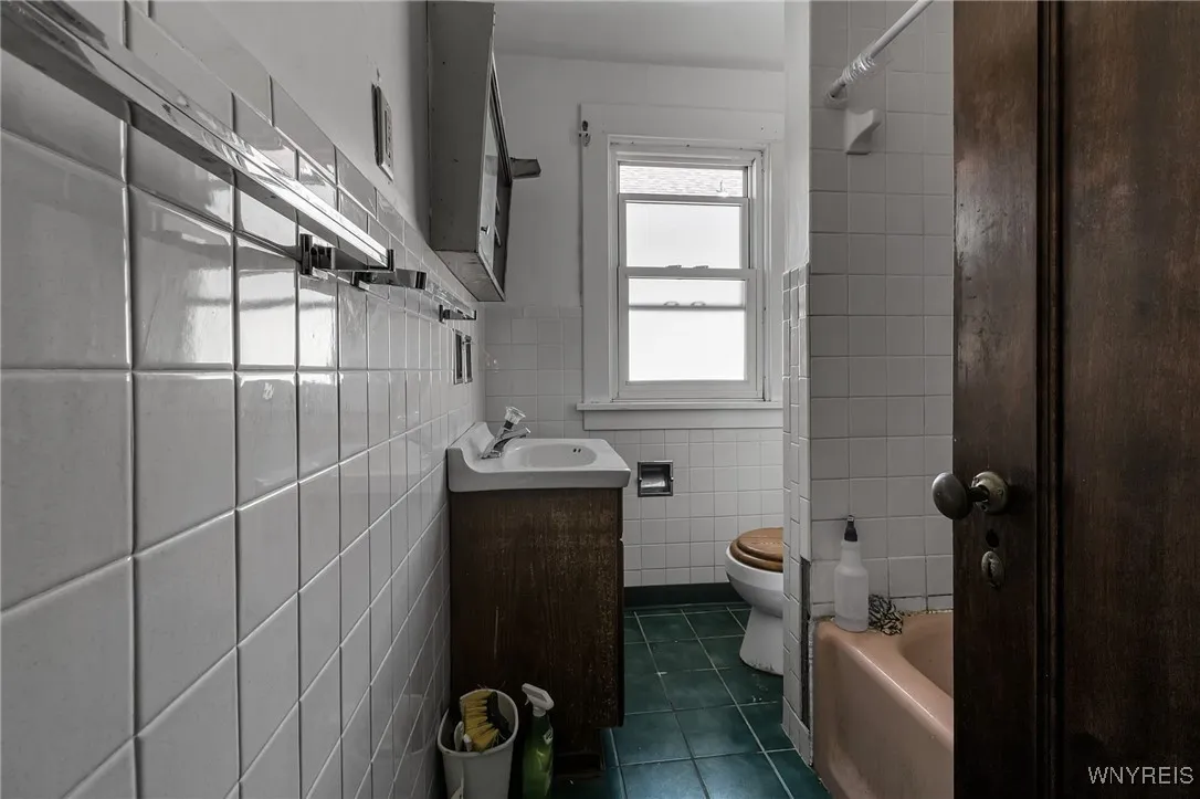 106 Lasalle Avenue, Buffalo, New York 14214, Buffalo, New York 14214, 4 Bedrooms Bedrooms, 5 Rooms Rooms,1 BathroomBathrooms,Residential,Closed,106 Lasalle Avenue, Buffalo, New York 14214,0,B1630846