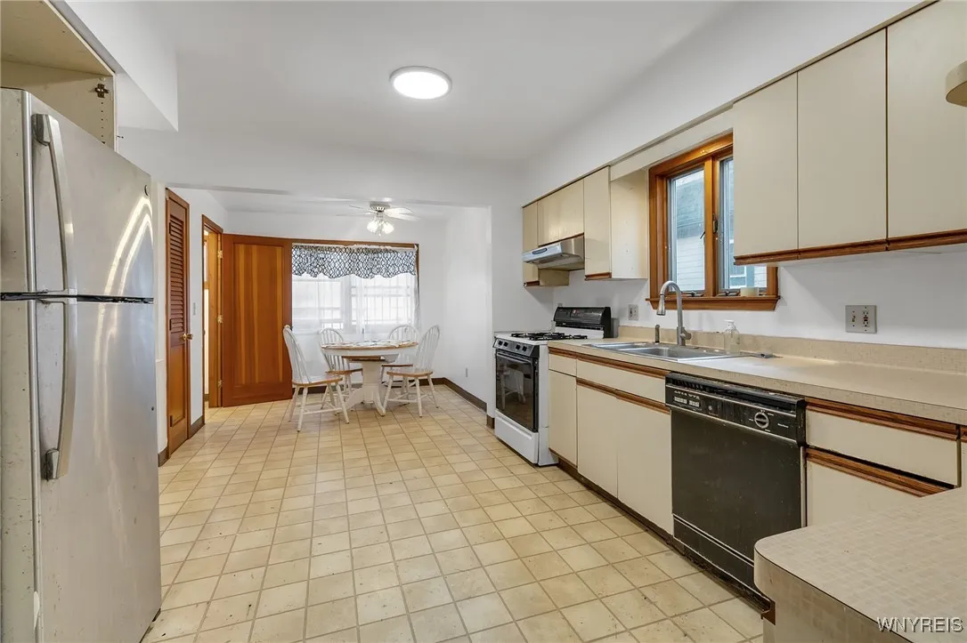 106 Lasalle Avenue, Buffalo, New York 14214, Buffalo, New York 14214, 4 Bedrooms Bedrooms, 5 Rooms Rooms,1 BathroomBathrooms,Residential,Closed,106 Lasalle Avenue, Buffalo, New York 14214,0,B1630846